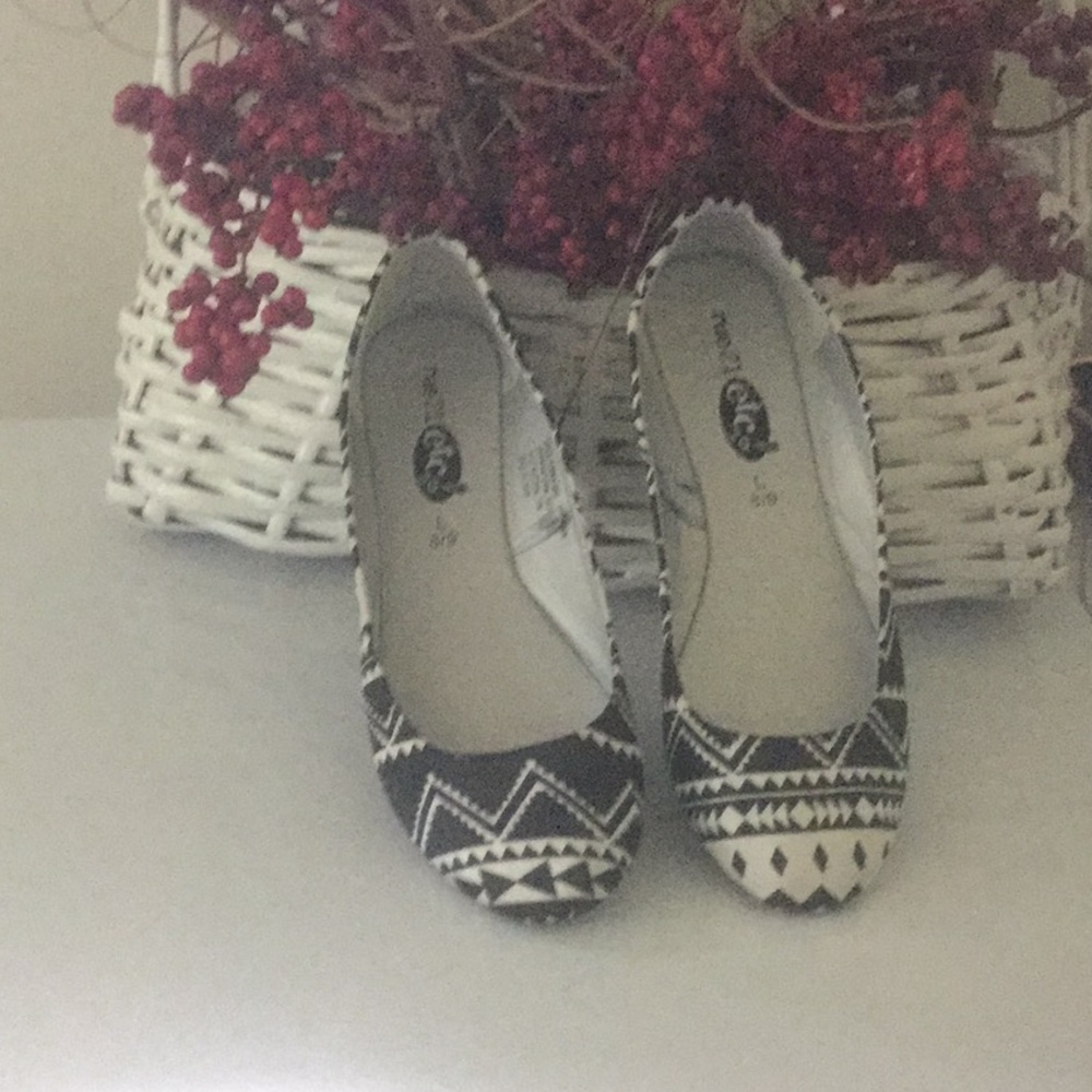 RUE 21, etc ballet satin flats, large, 8/9